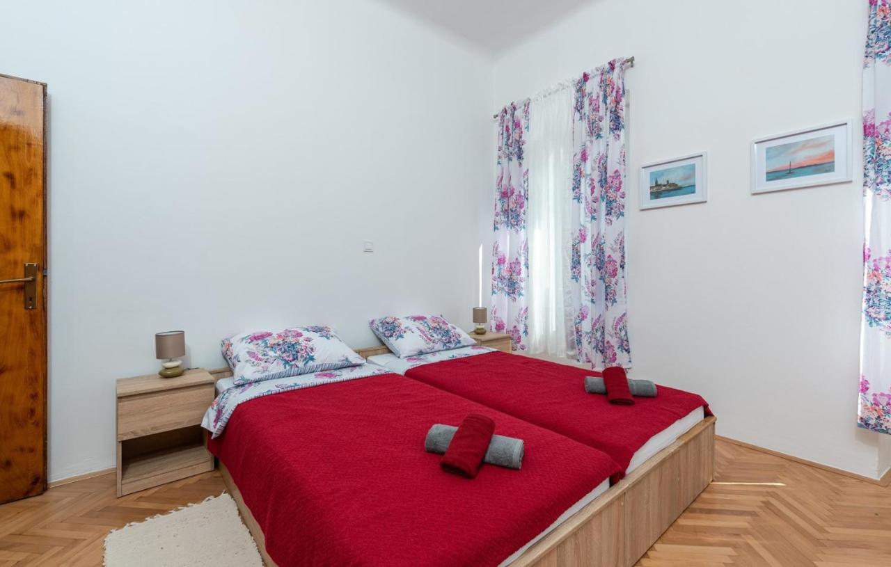 Fatoric Rooms Porec Bagian luar foto