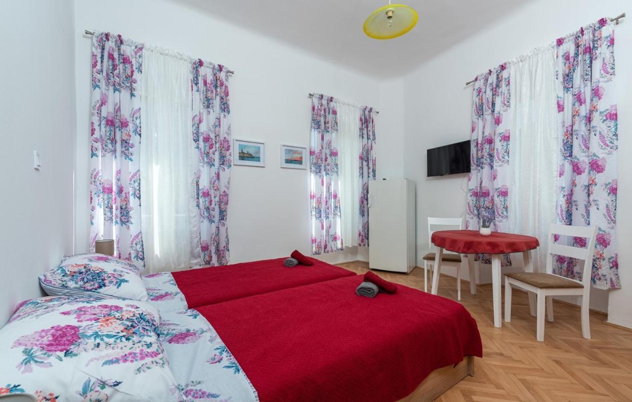 Fatoric Rooms Porec Bagian luar foto